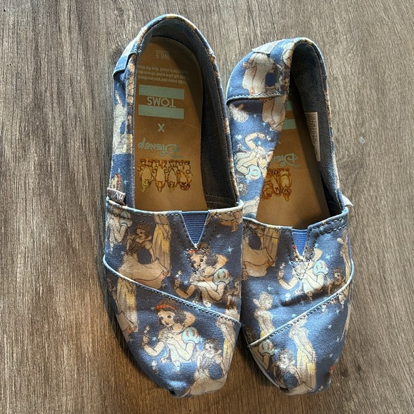 Disney X Toms Snow White slip on shoes size 6.5 - Picture 2 of 5